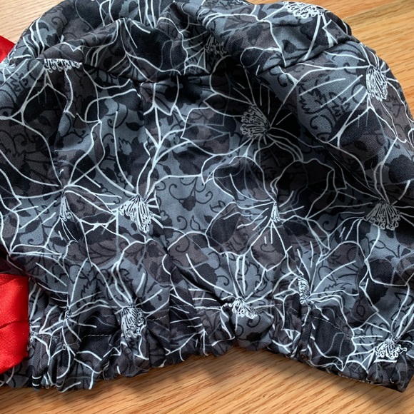 Scrub/surgical caps for women - adjustable - Picture 3 of 3